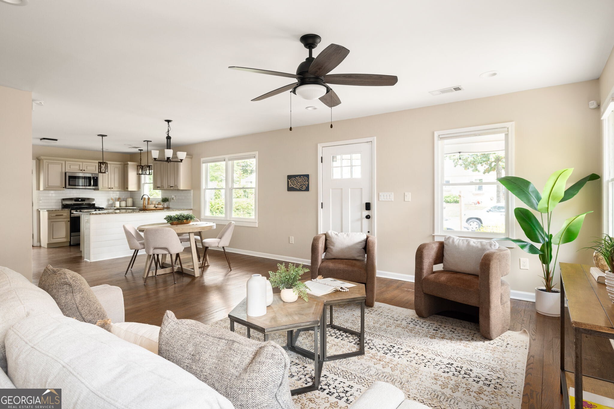 216 Sisson Avenue NE