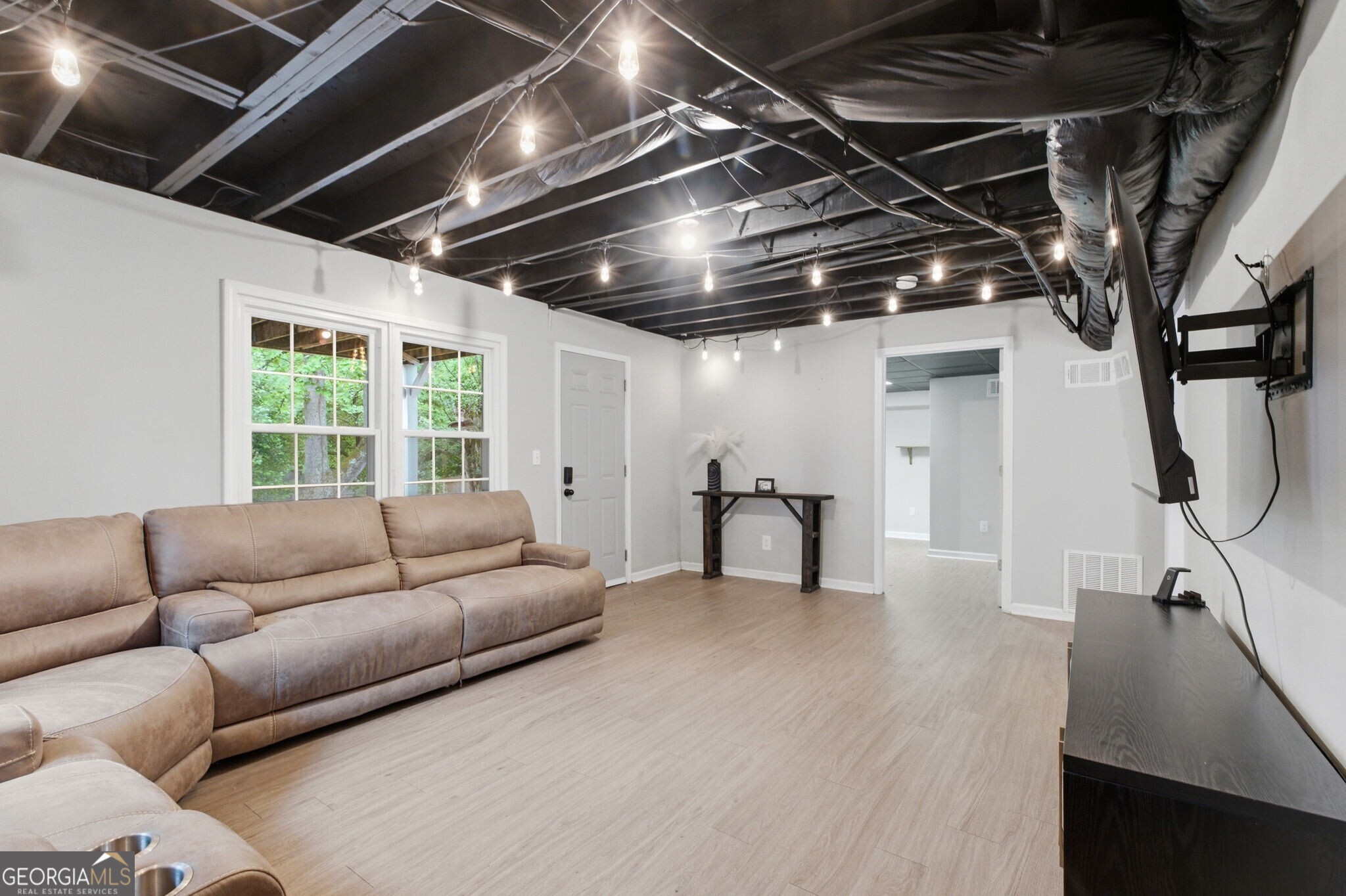 128 Lakeview Lane