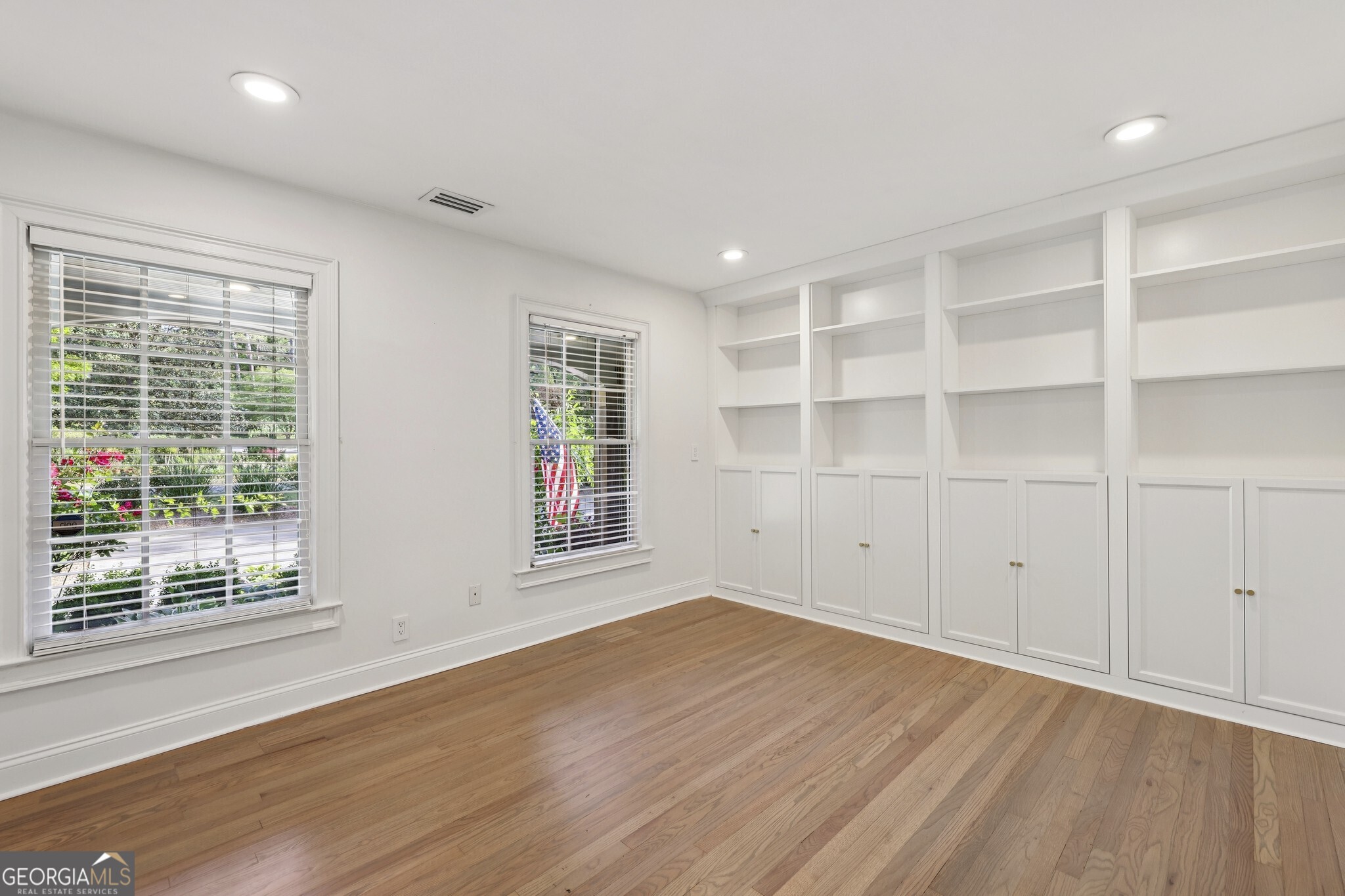 1905 Gainsborough Drive