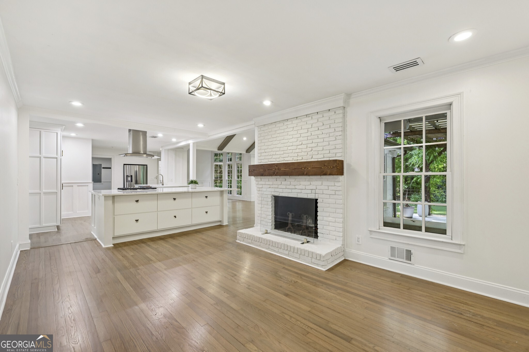1905 Gainsborough Drive