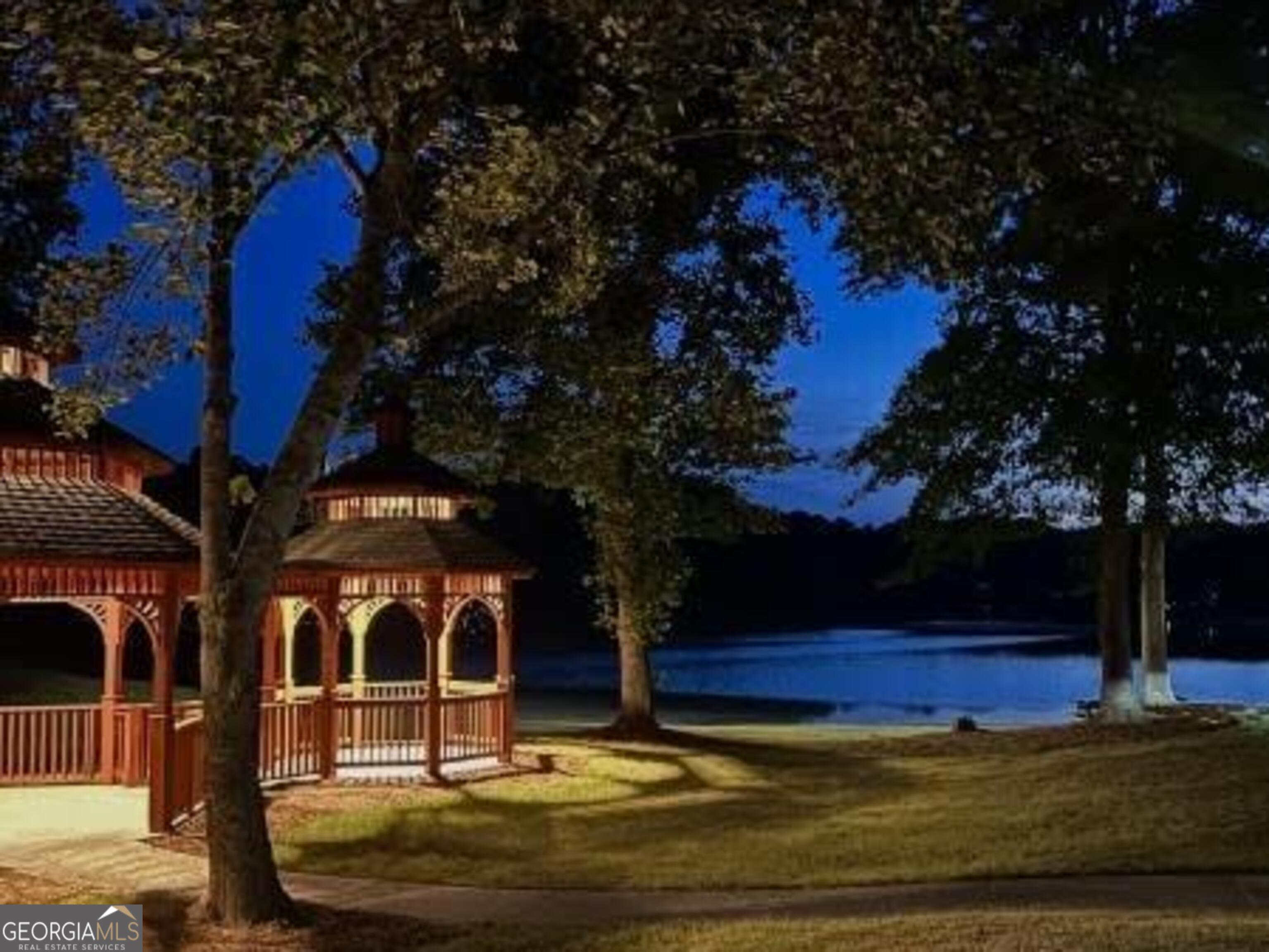 933 Cruce Lake Drive