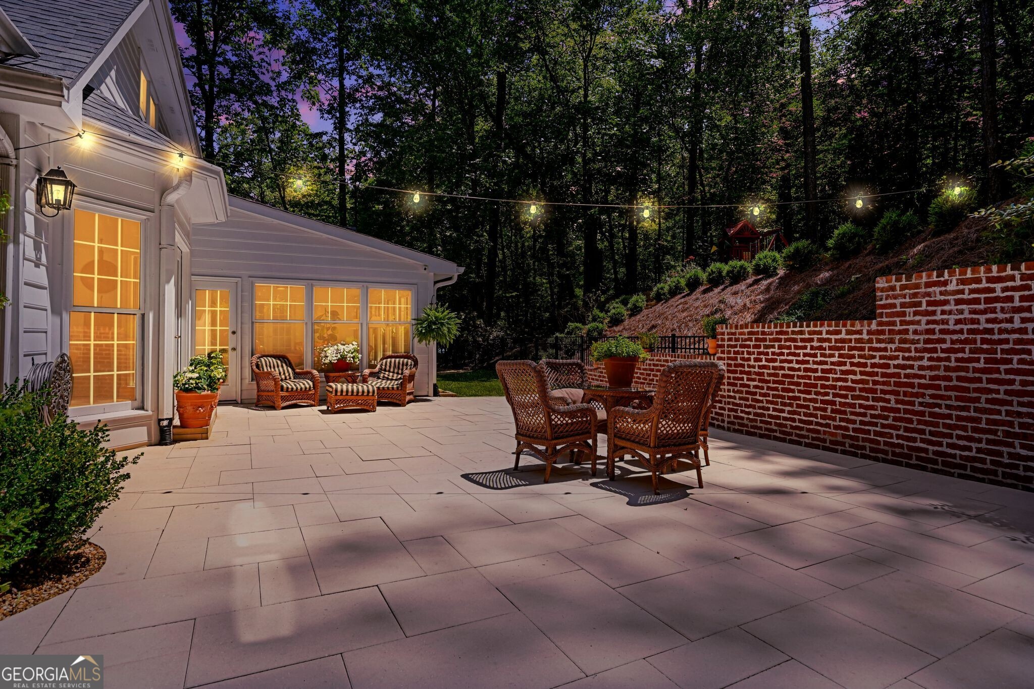 895 Waddington Court