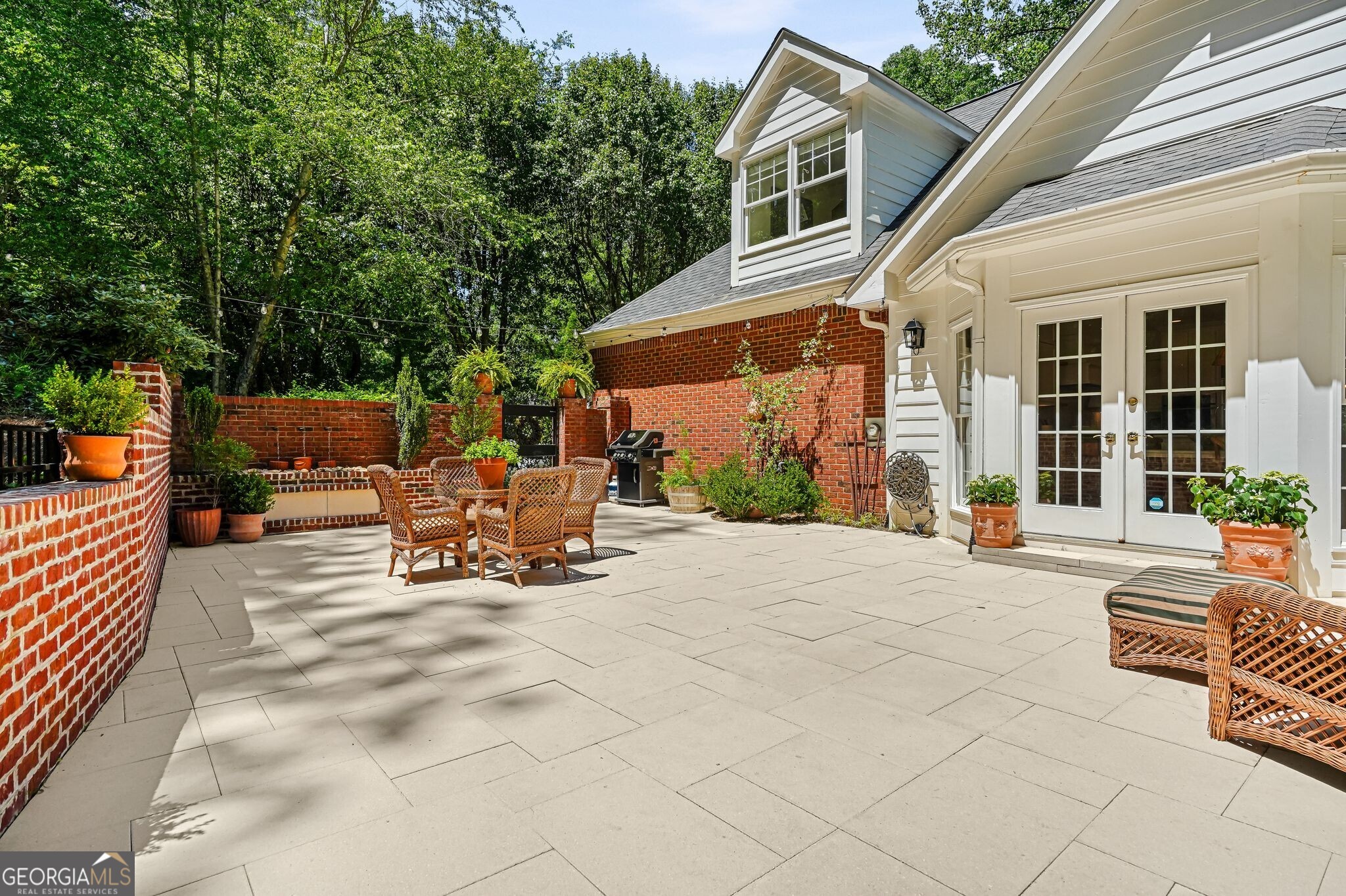 895 Waddington Court