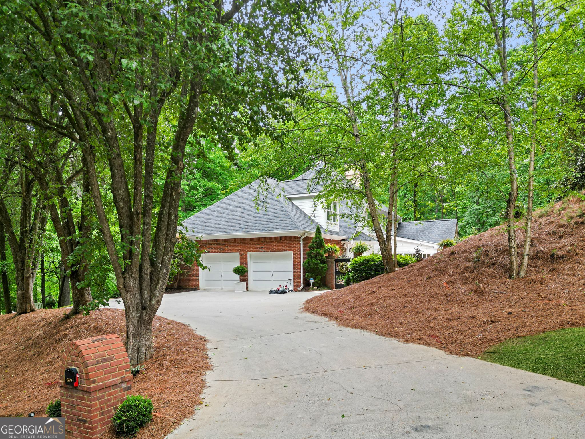 895 Waddington Court