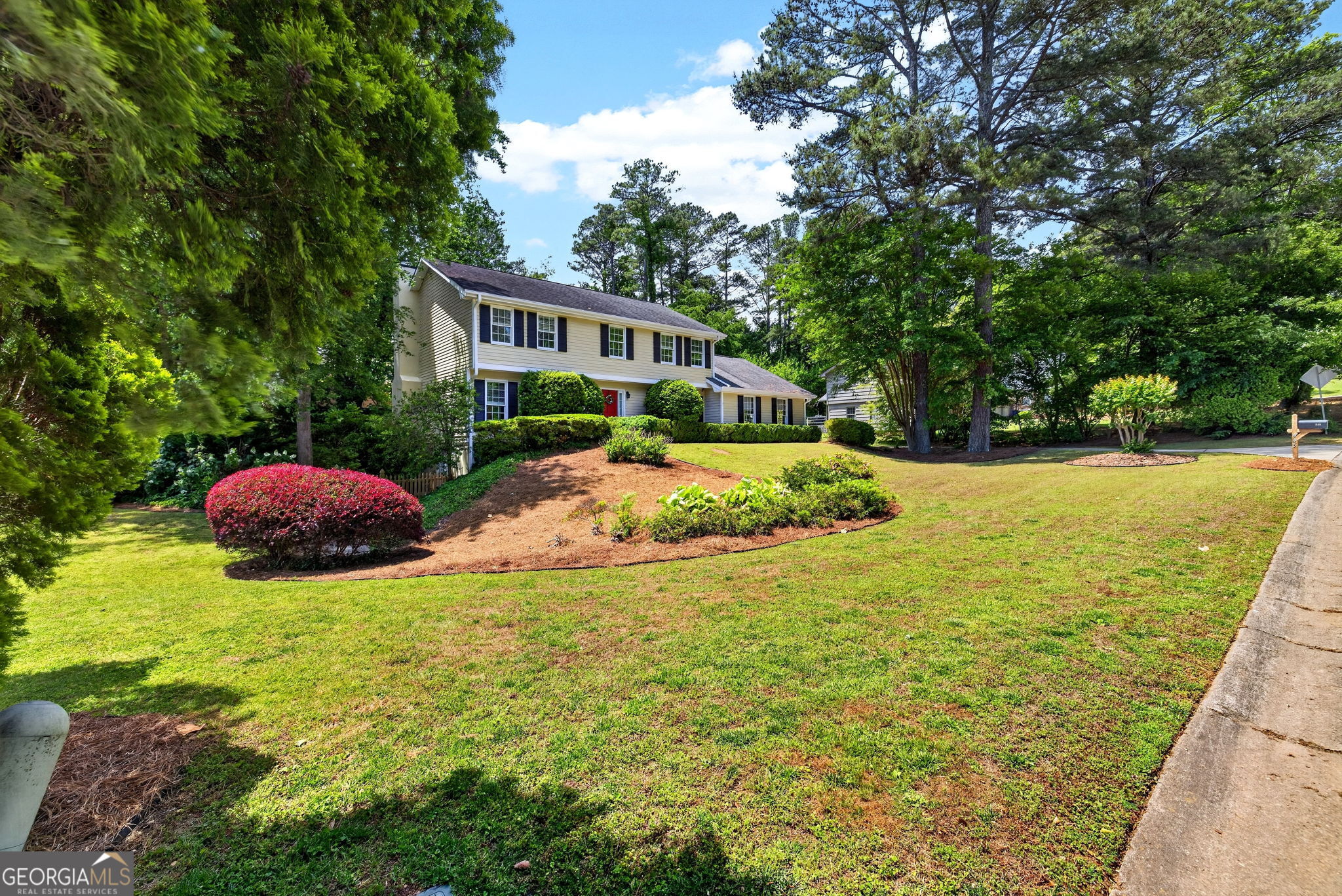 445 Cove Drive NE