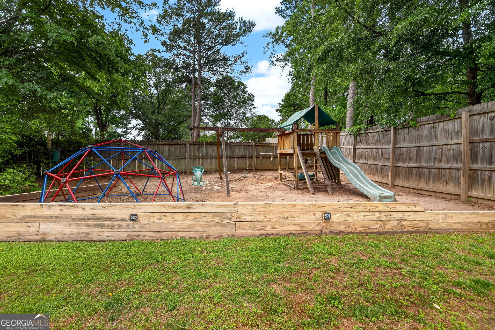 445 Cove Drive NE
