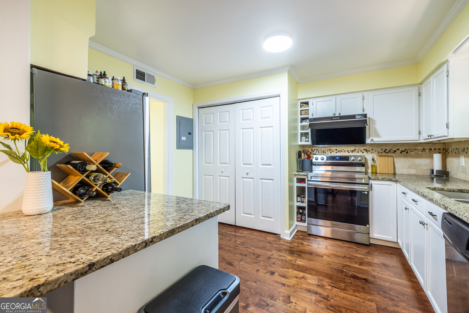 6520 Roswell Road # 73