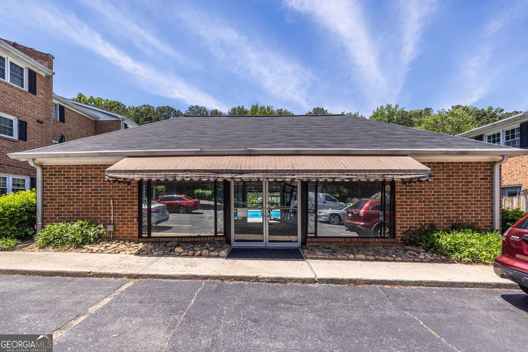 6520 Roswell Road # 73