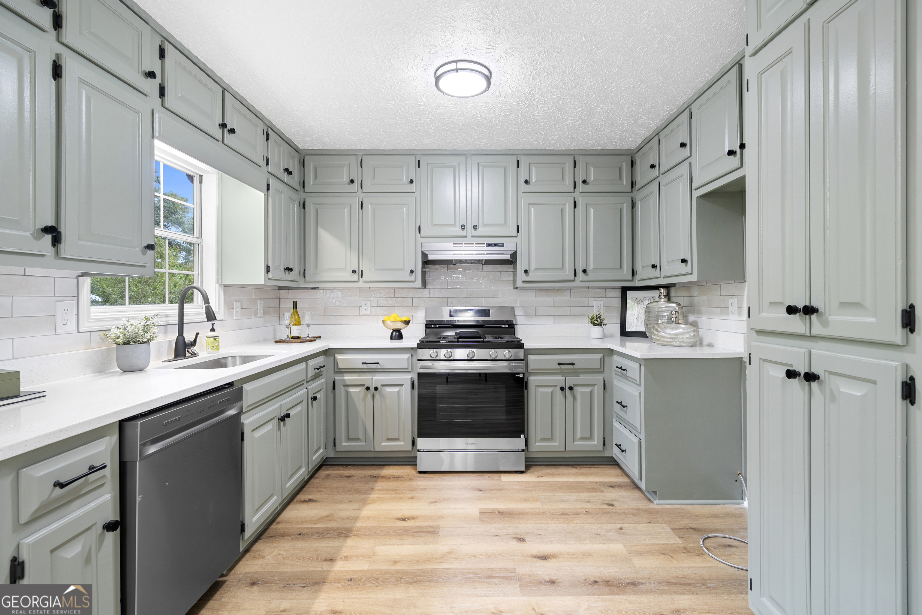 6584 River Glen Drive