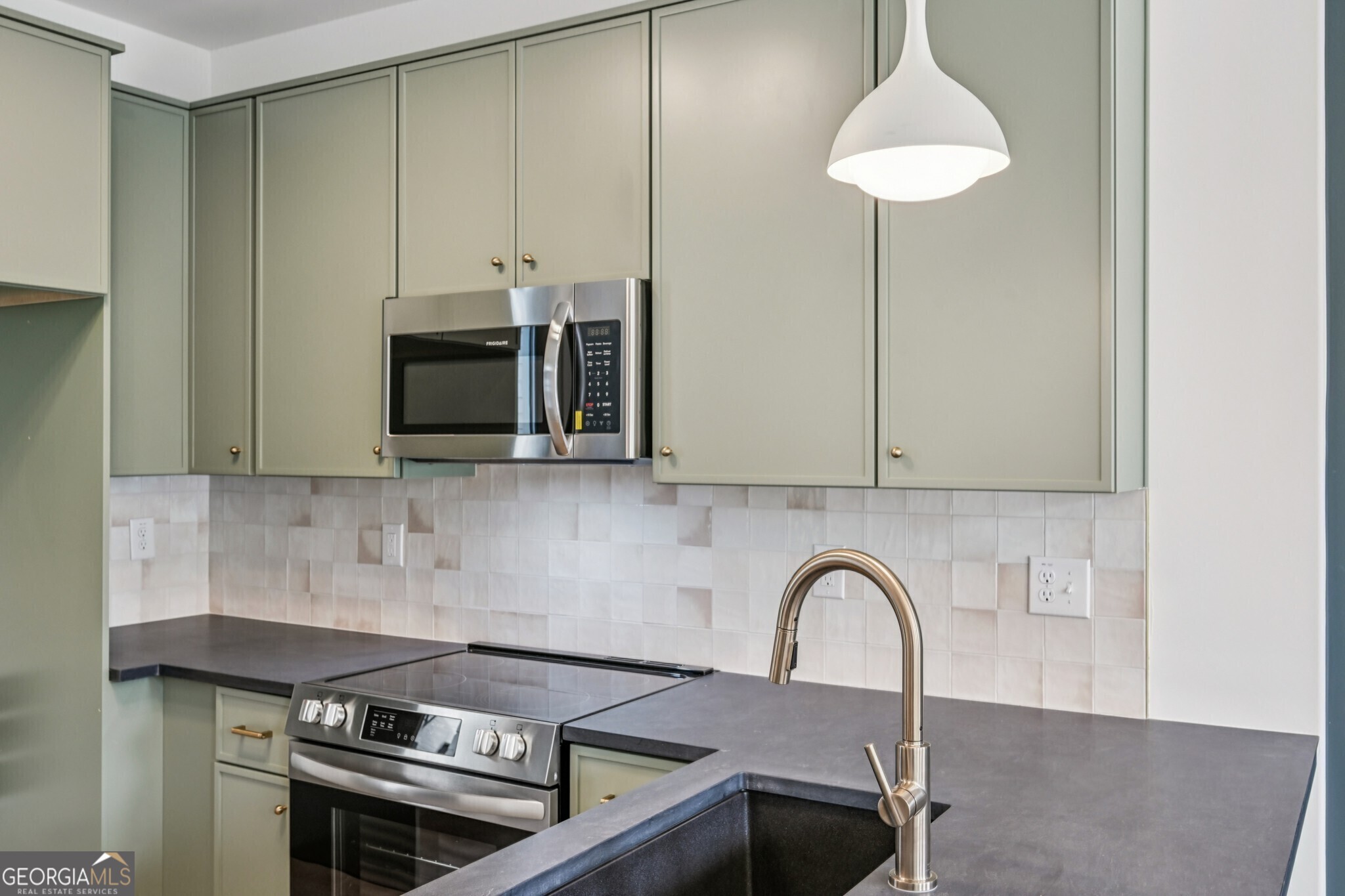 1160 Boulevard SE # 3
