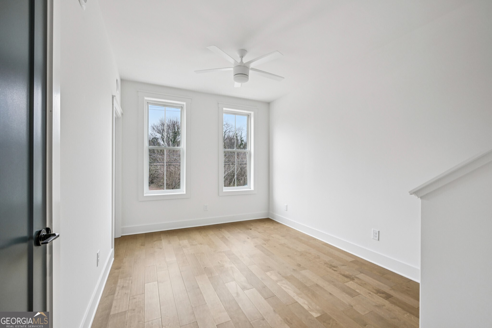 1160 Boulevard SE # 3