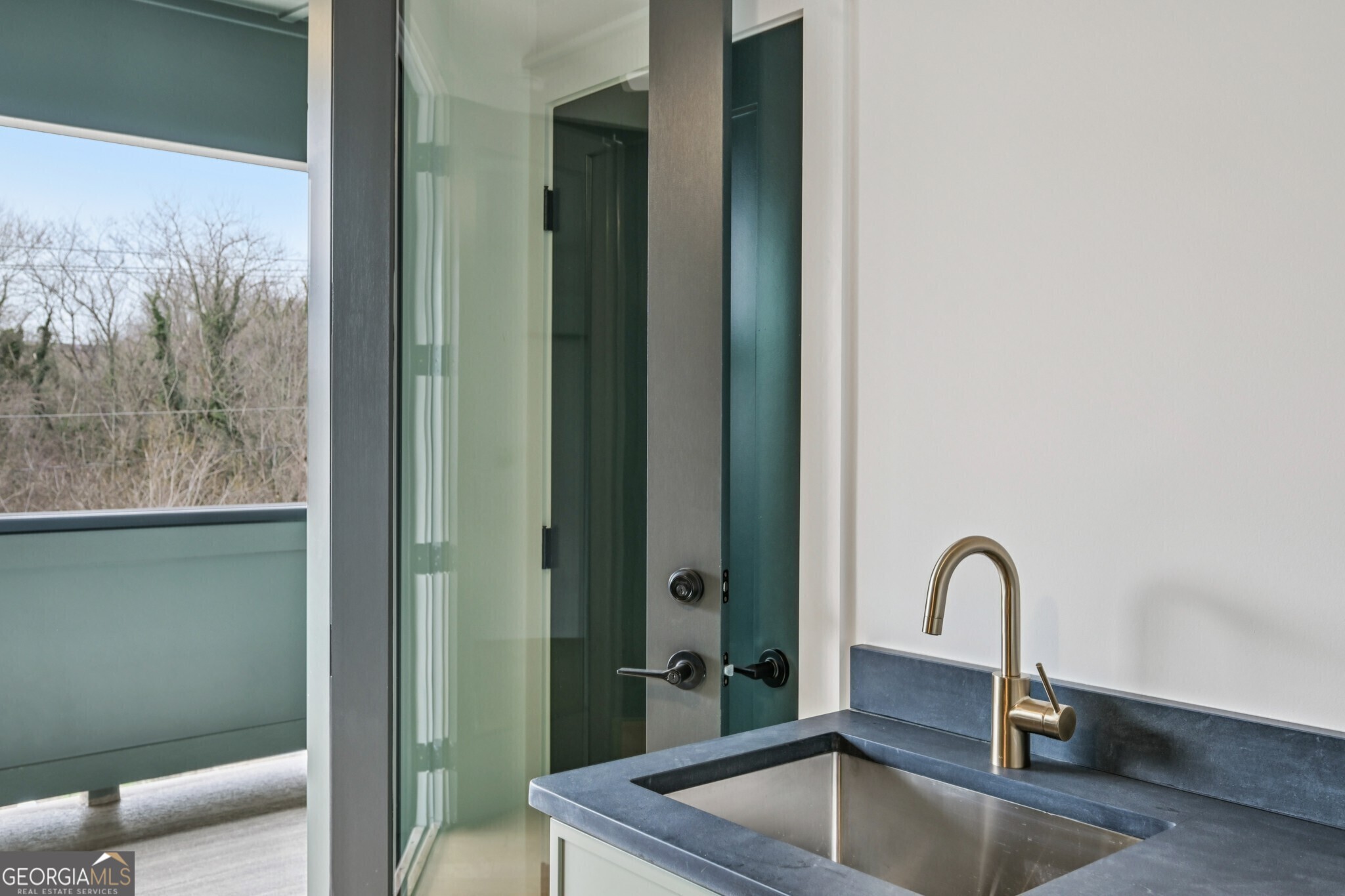 1160 Boulevard SE # 3