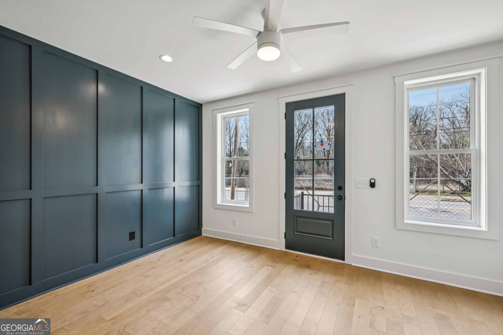 1160 Boulevard SE # 3