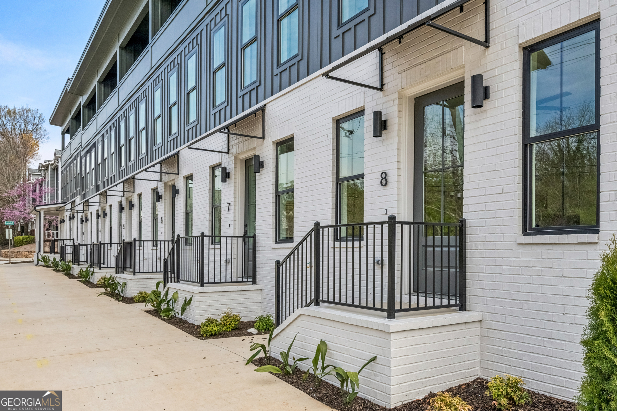 1160 Boulevard SE # 3