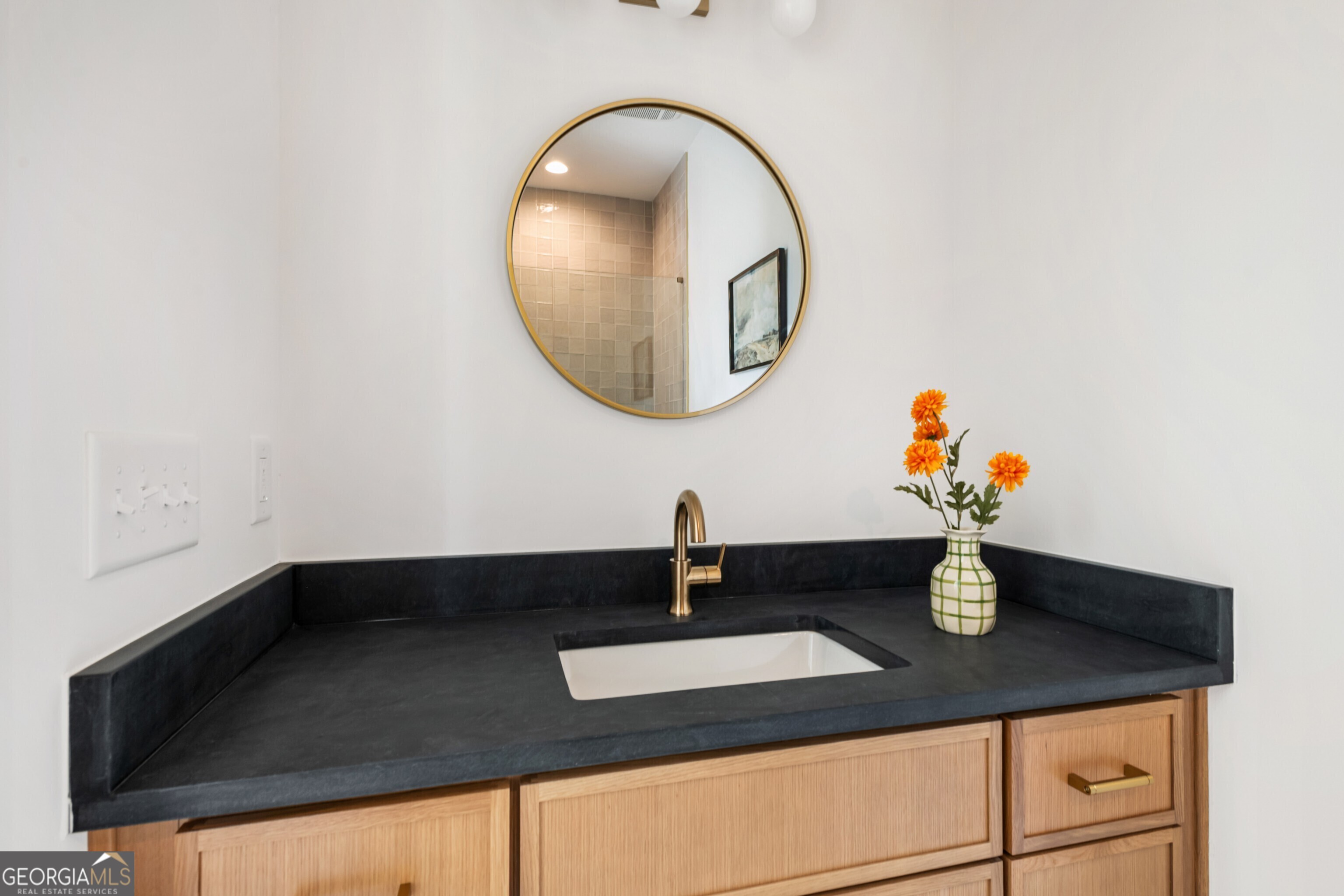 1160 Boulevard SE # 3
