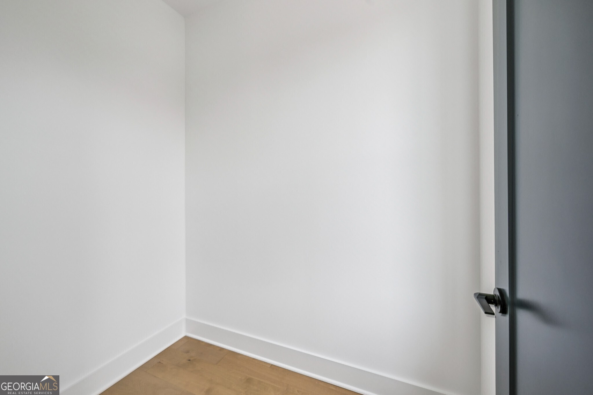 1160 Boulevard SE # 3