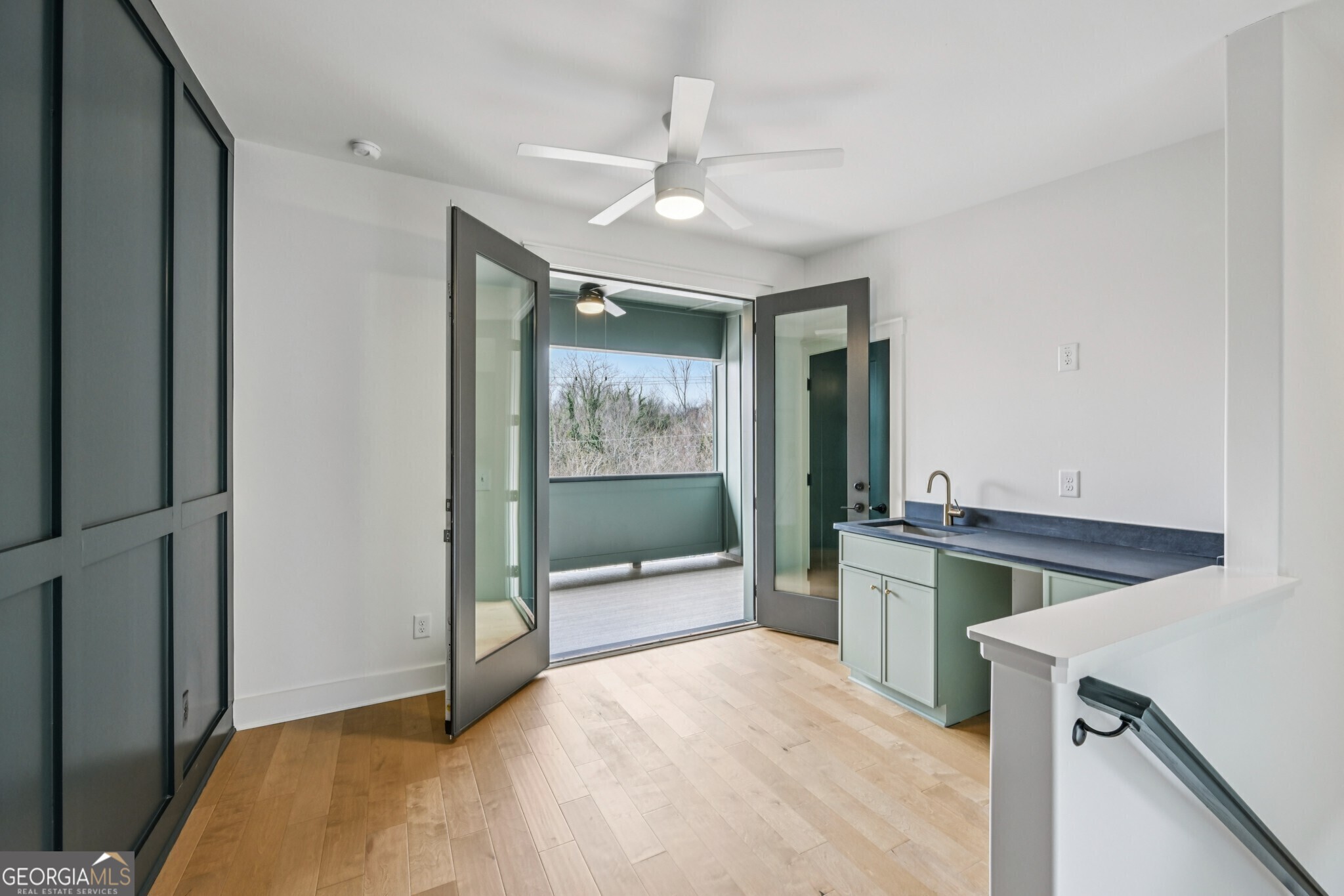 1160 Boulevard SE # 3