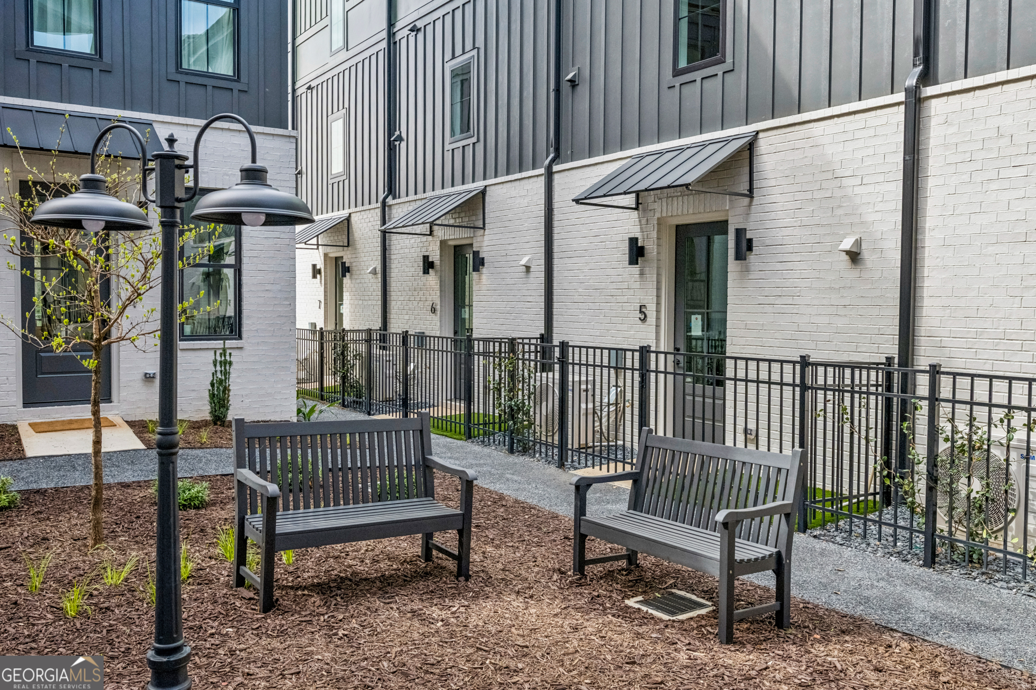 1160 Boulevard SE # 3
