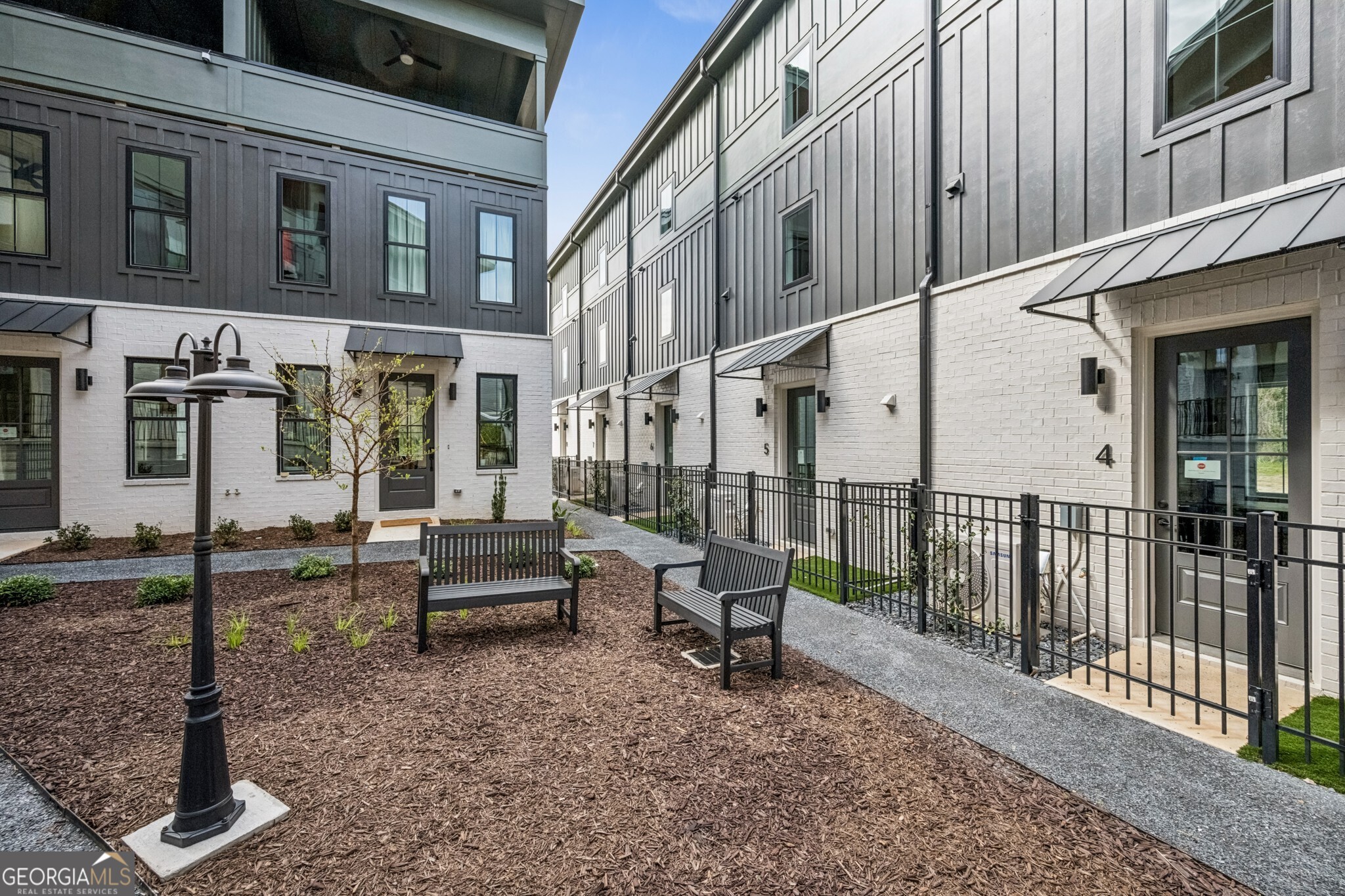 1160 Boulevard SE # 4