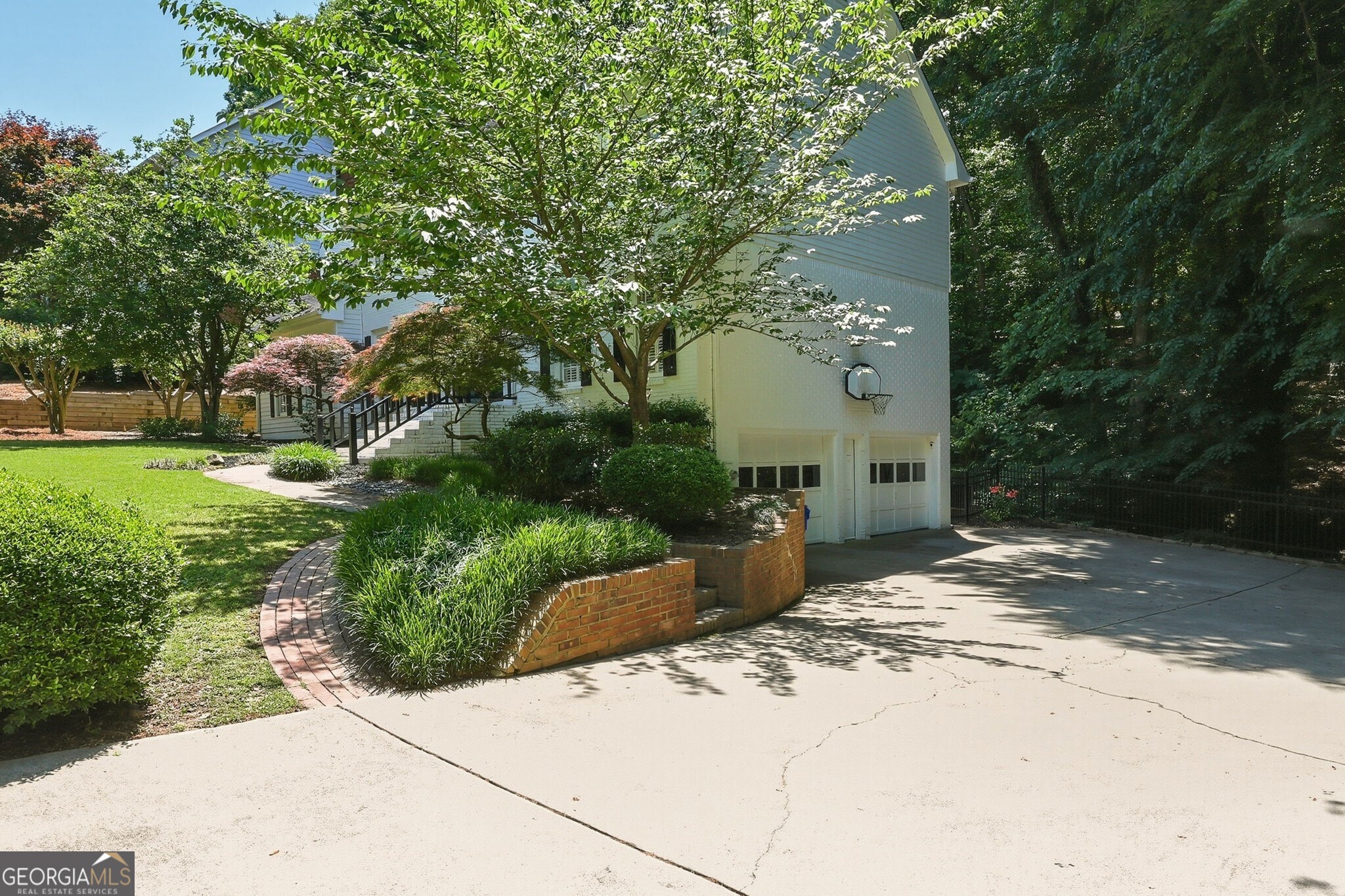 898 Byrnwyck Road NE