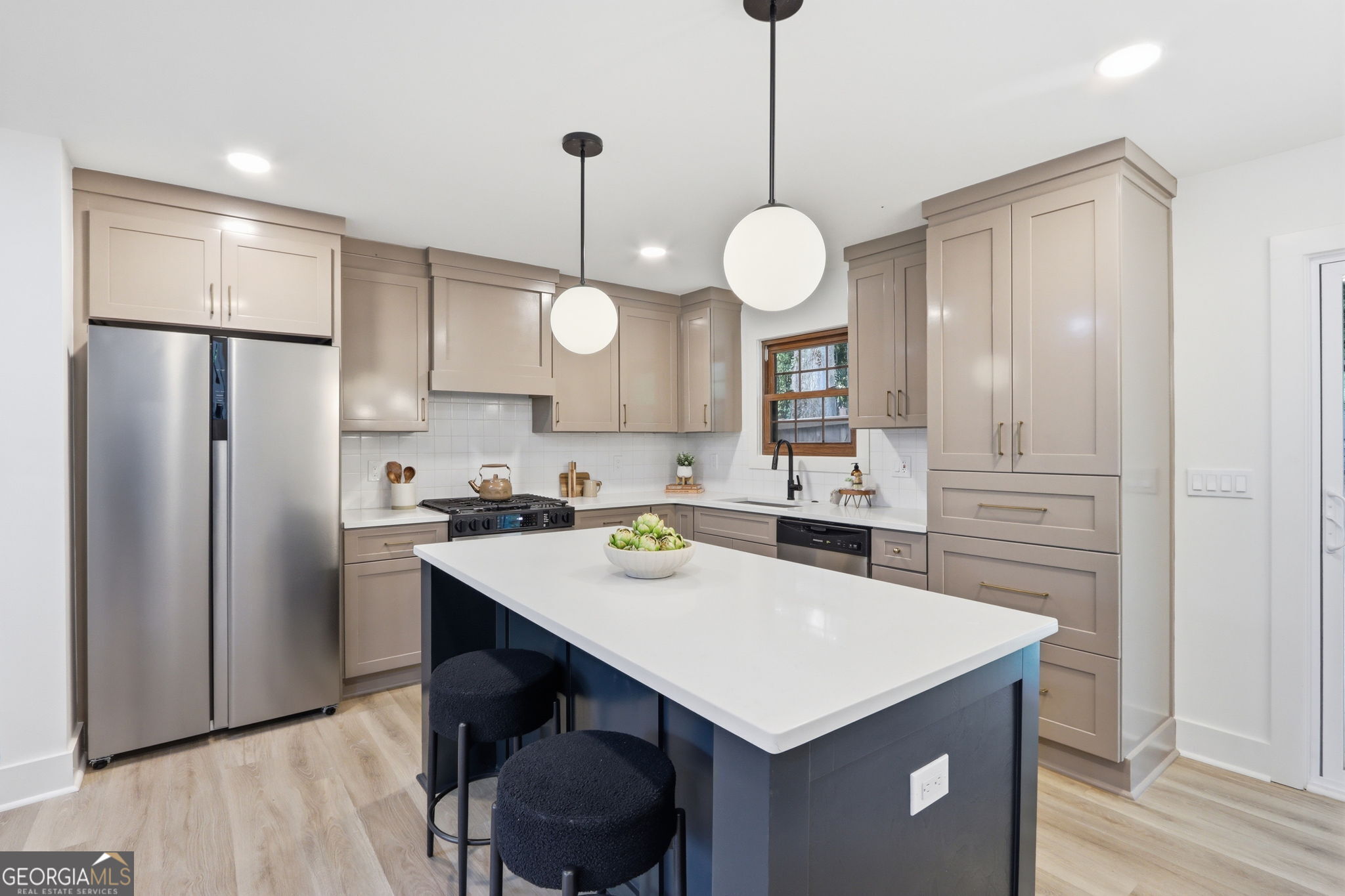 3331 De Leon Lane