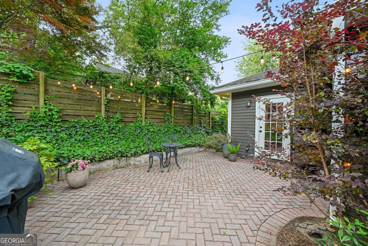 1102 Woodland Avenue SE