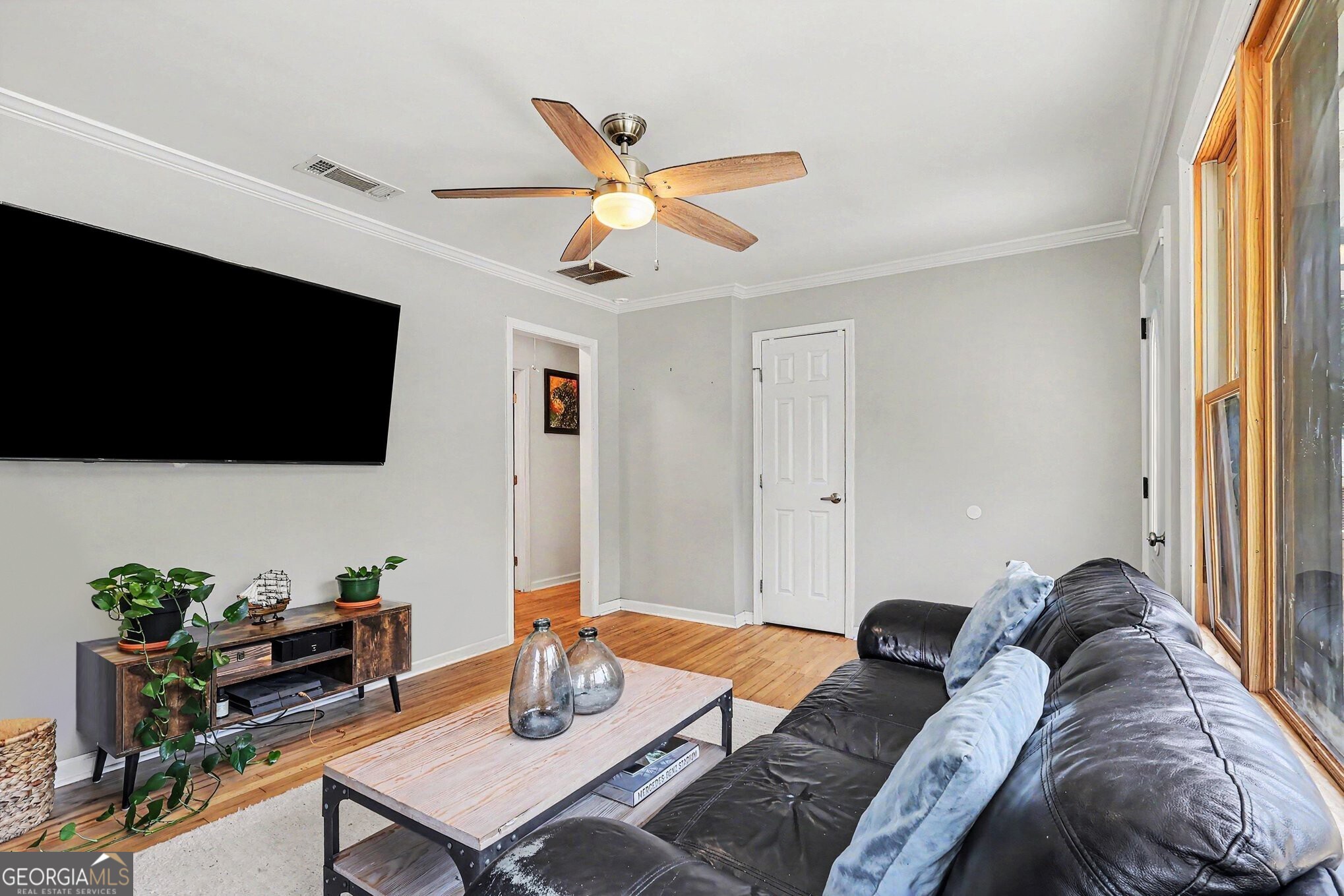 1120 Delores Way