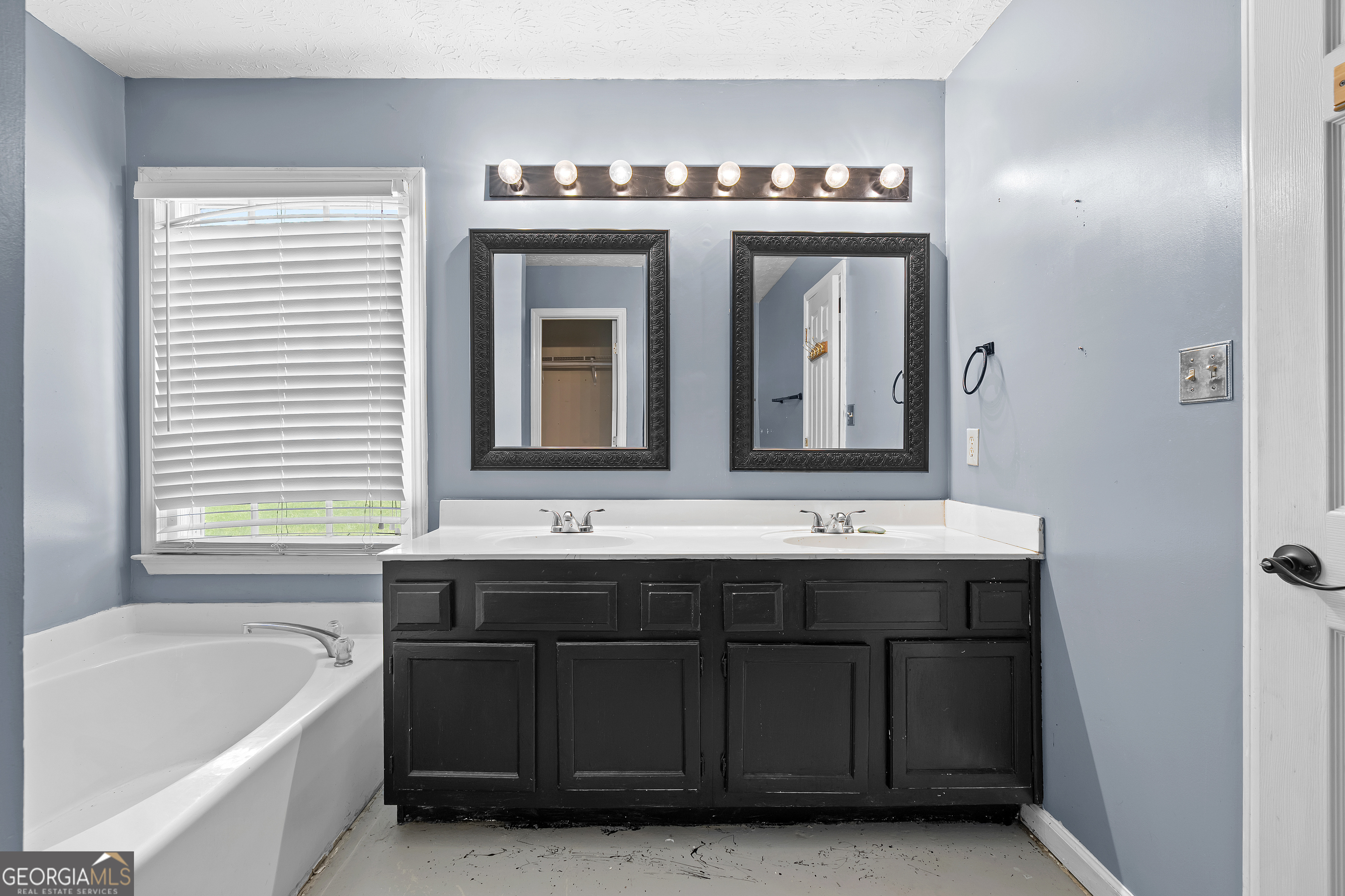 6231 Autumn View Court NW