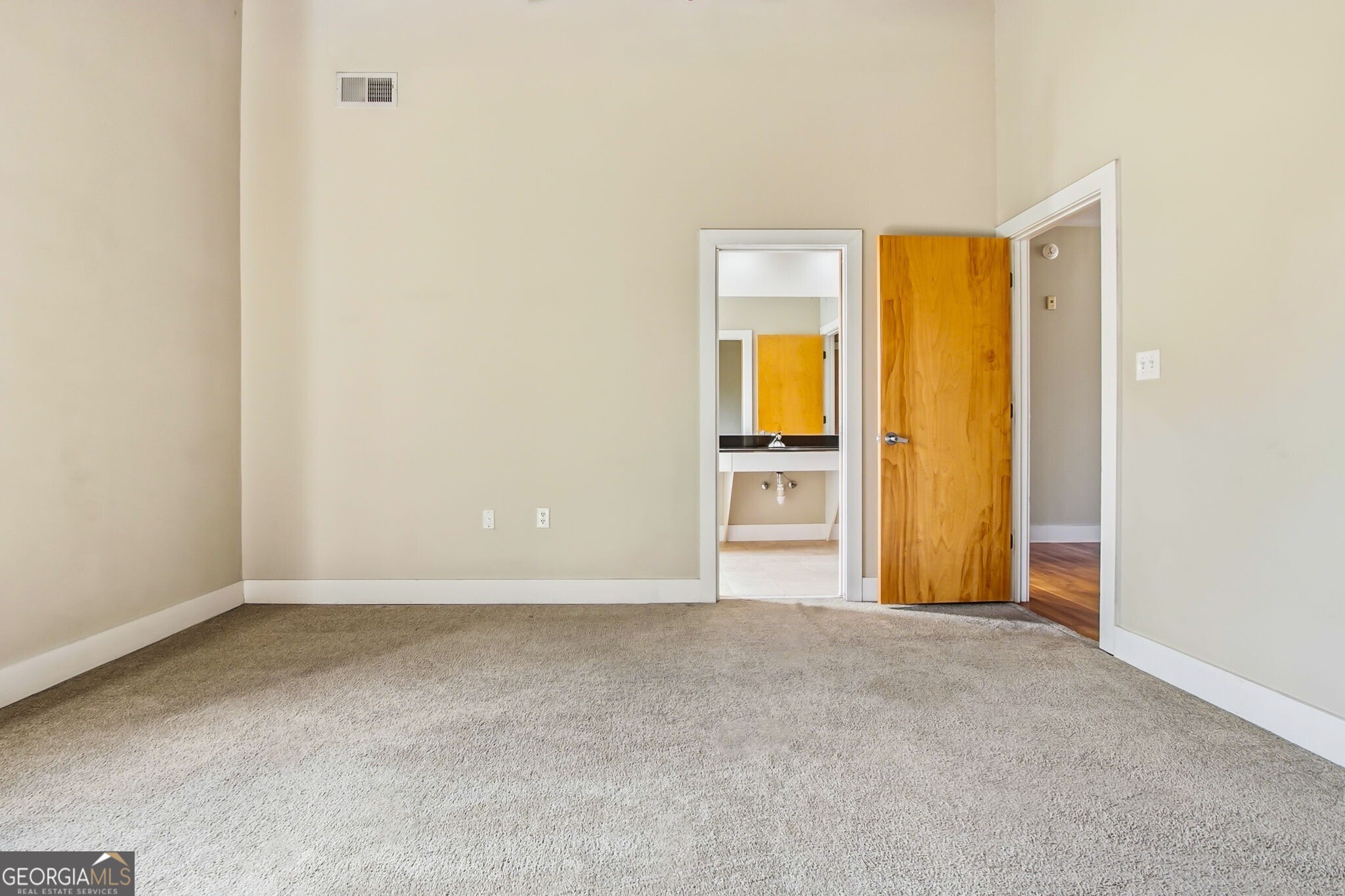 15 Waddell Street NE # 303
