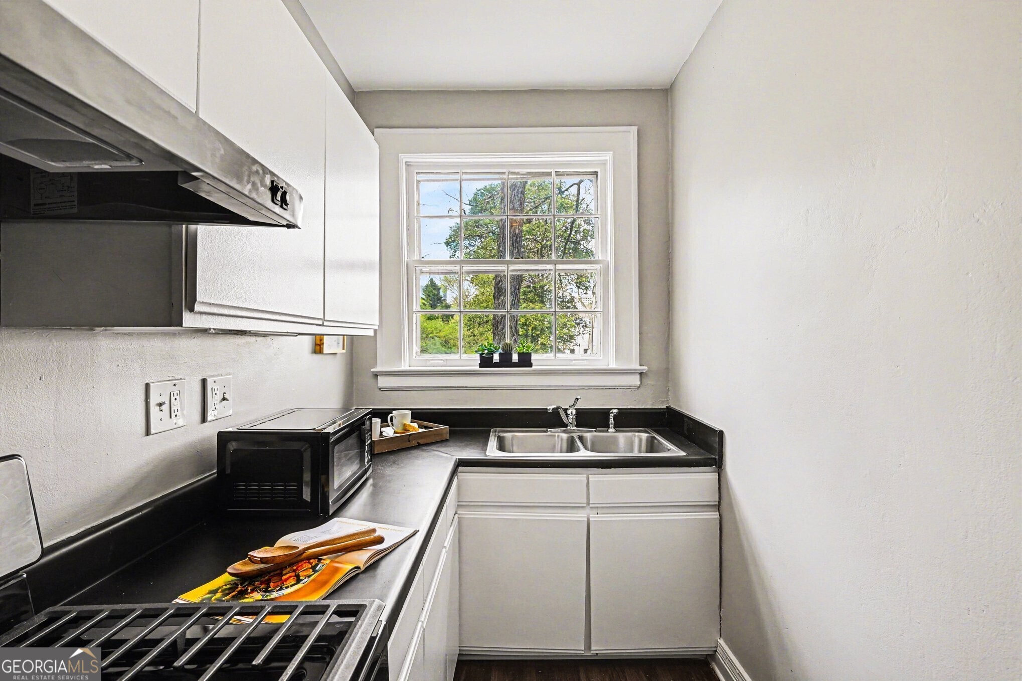 21 Peachtree Memorial Drive NW # 8