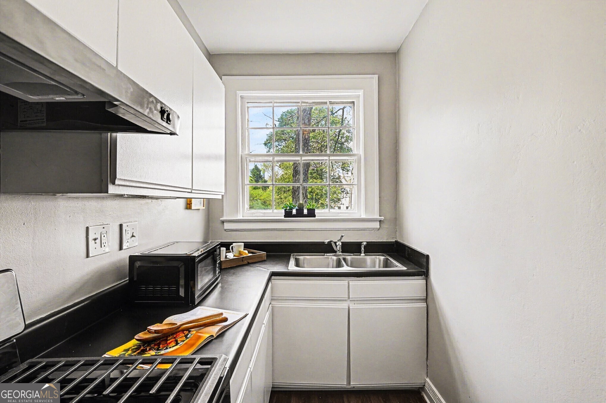 21 Peachtree Memorial Drive NW # 8A