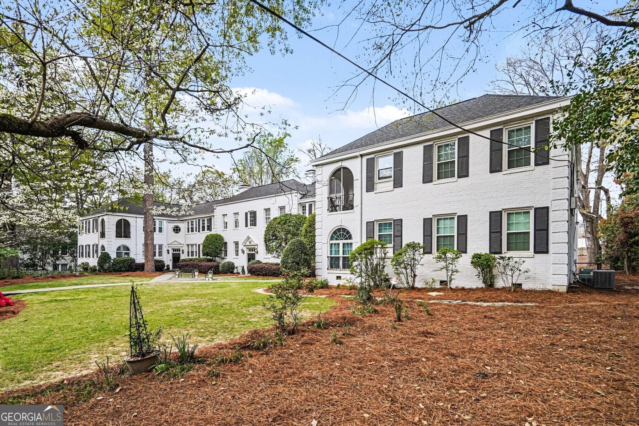 21 Peachtree Memorial Drive NW # 8A