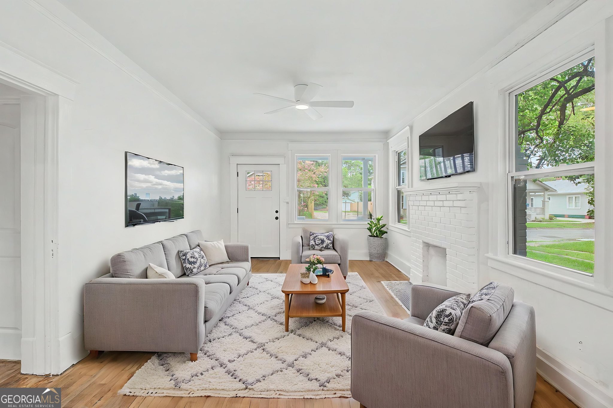 812 E 33rd Street