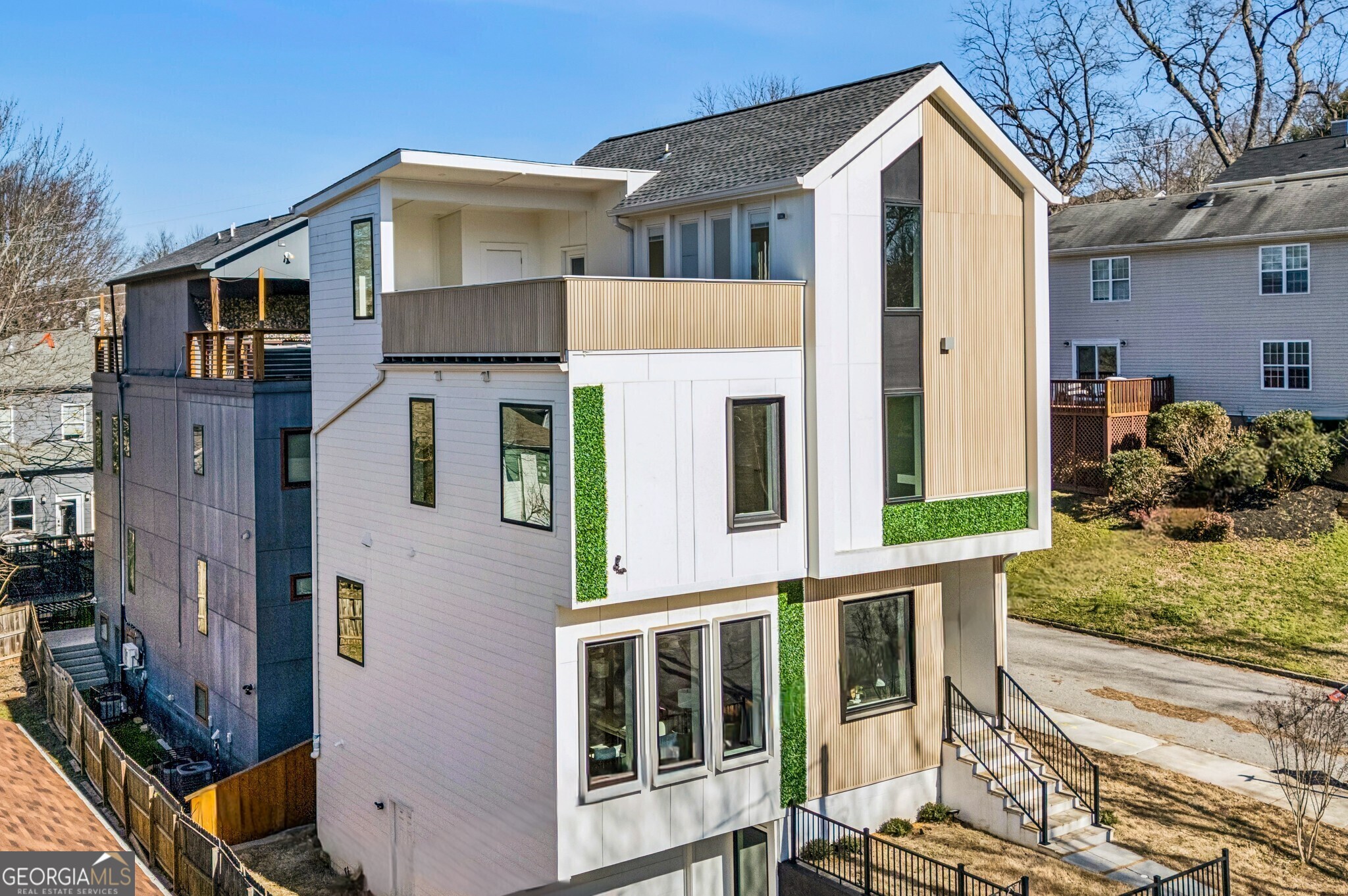 204 South Avenue SE
