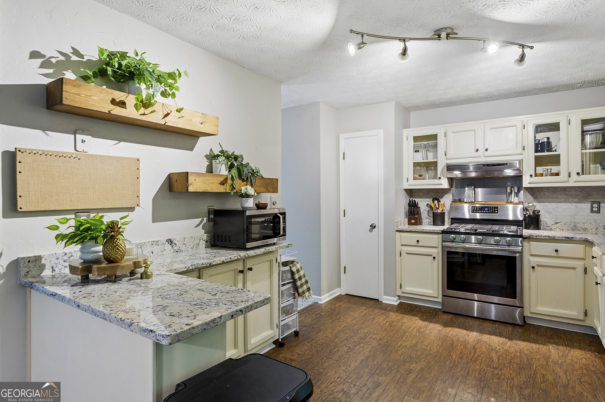 696 Cades Cove Court