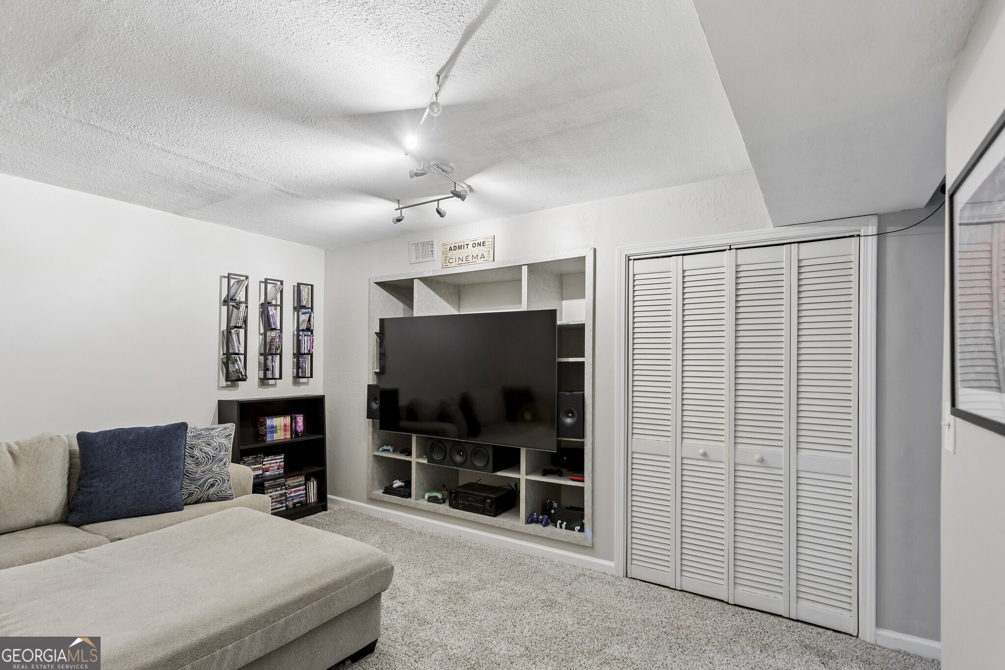 696 Cades Cove Court