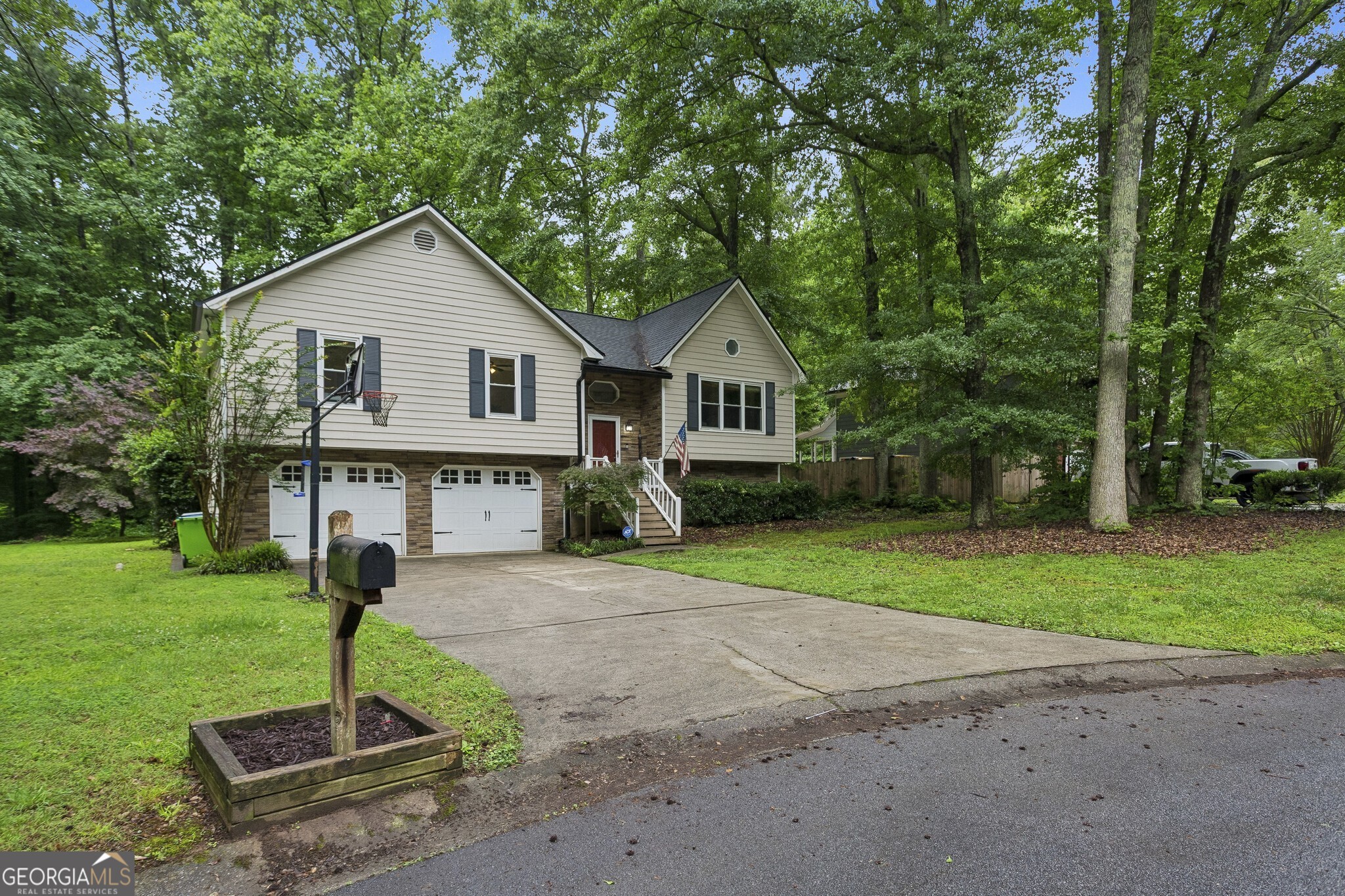 696 Cades Cove Court