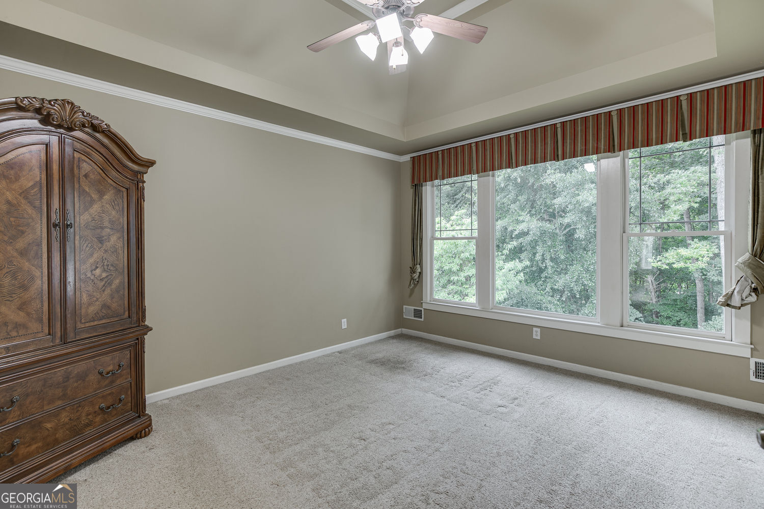 5843 Peacock Lane