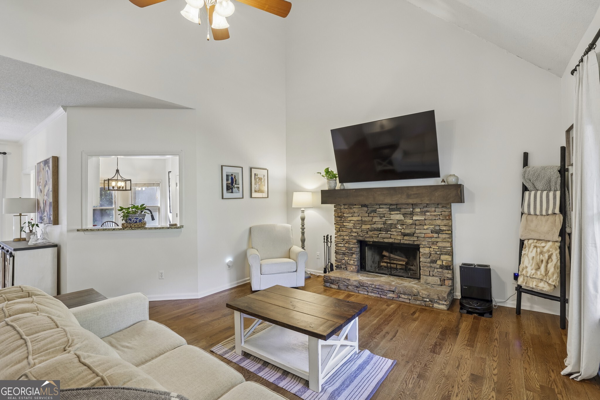 2055 Ivy Lane