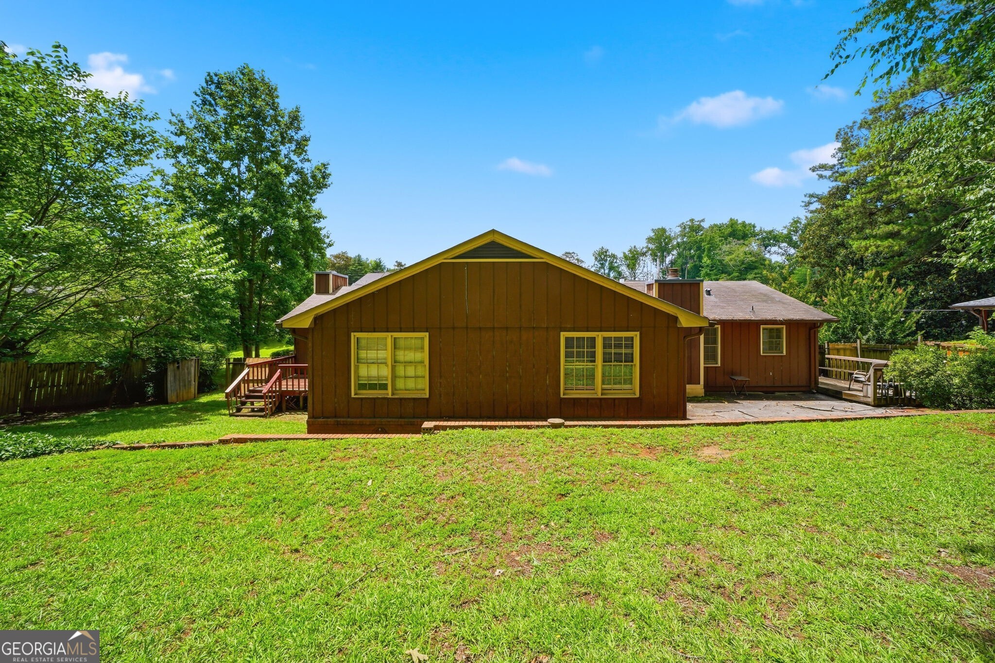 2604 Sunset Drive NE