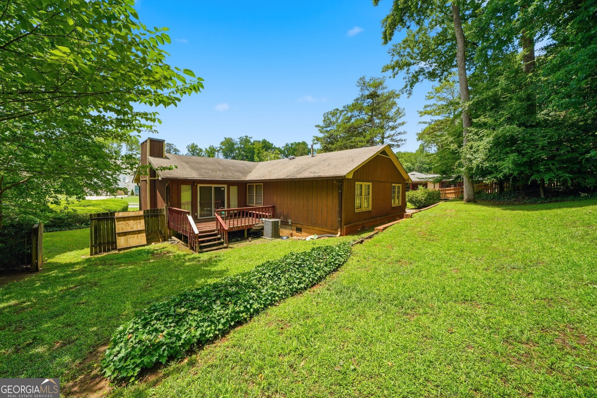 2604 Sunset Drive NE