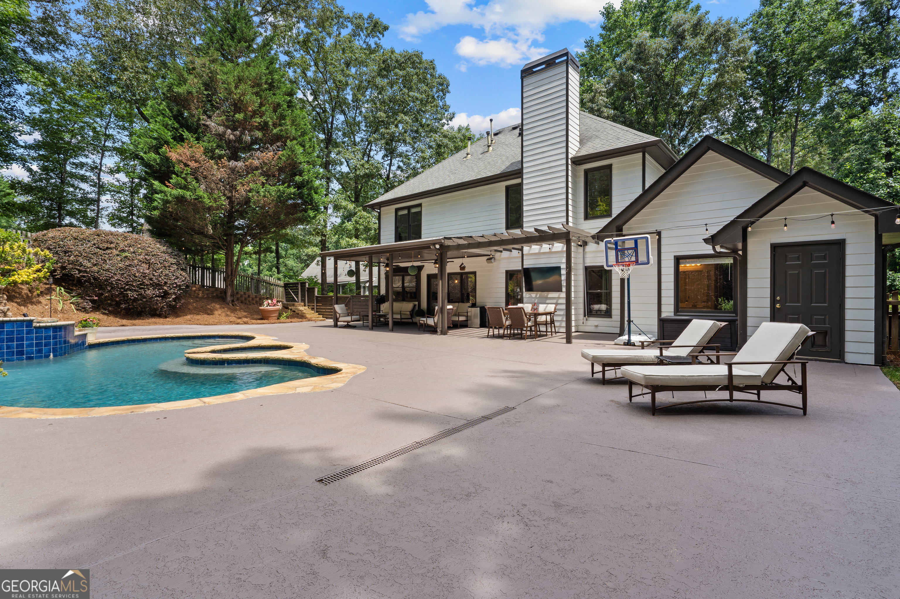 1105 Regiment Drive NW