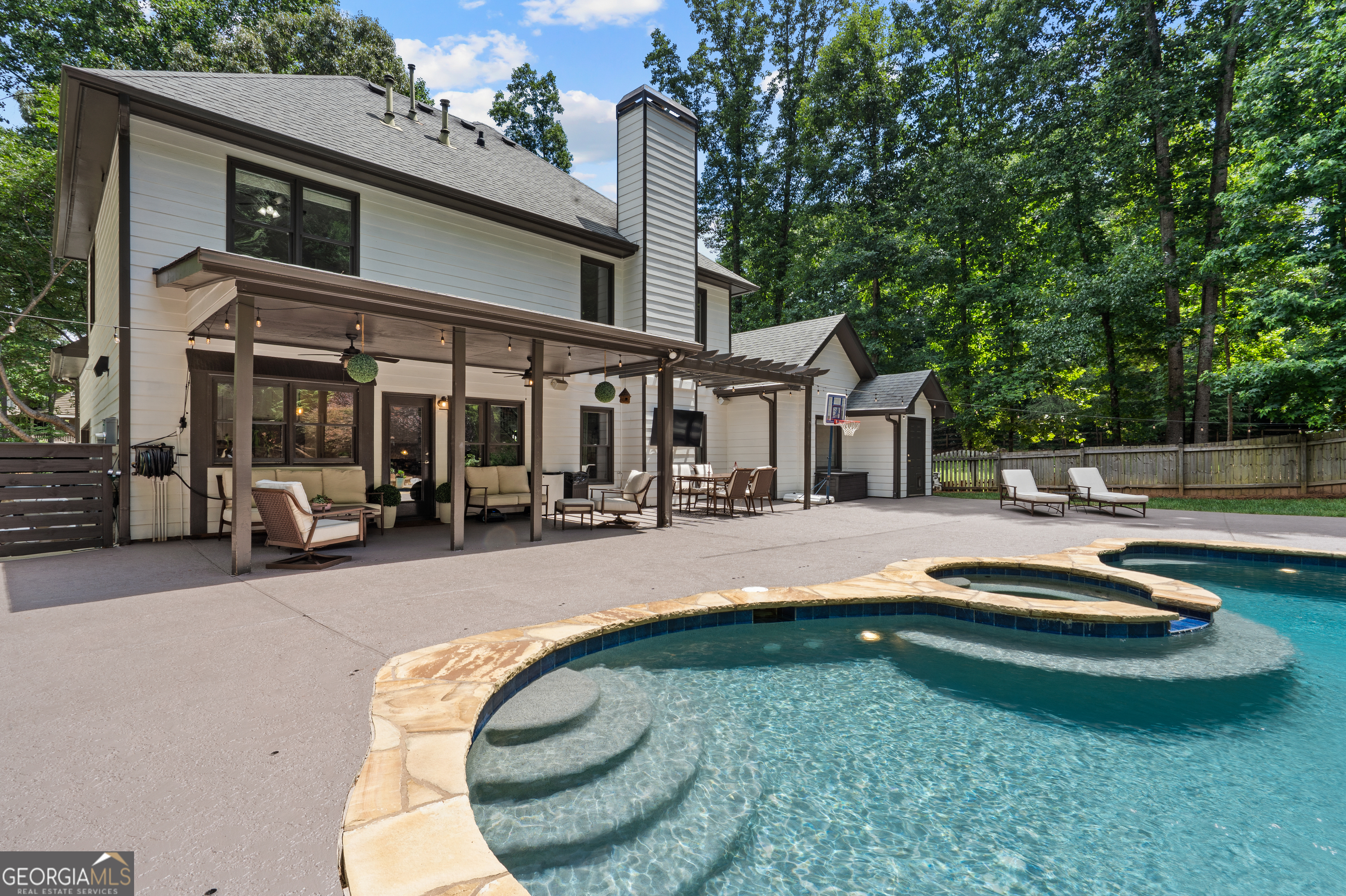 1105 Regiment Drive NW