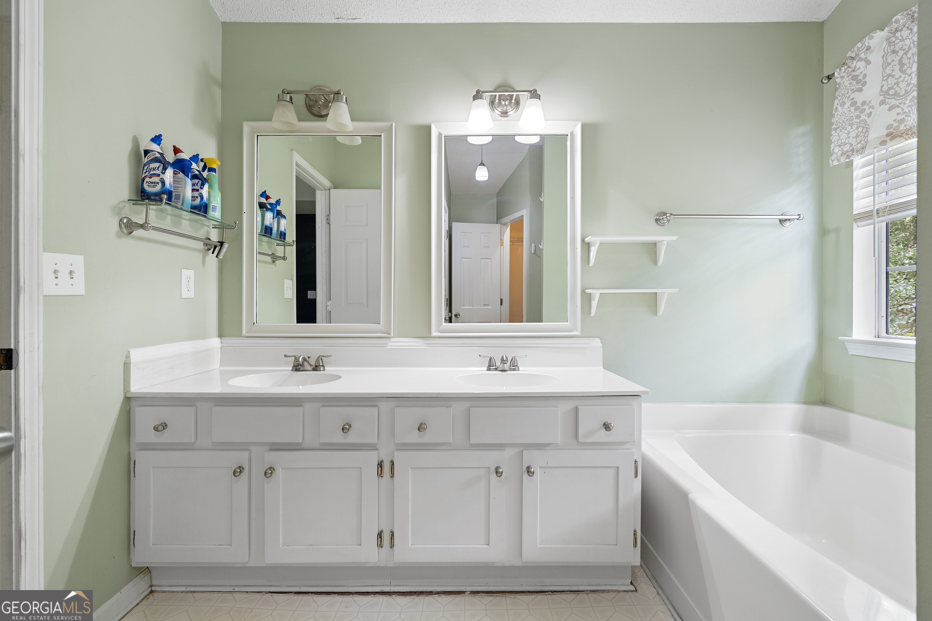 543 Settlers Ridge Lane