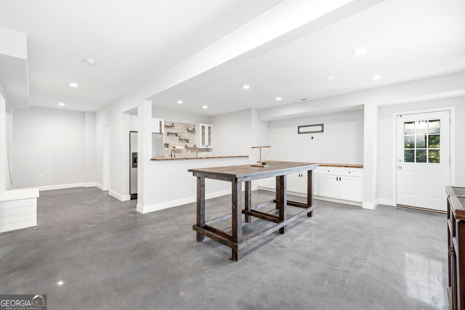 7327 Rocking Chair Lane