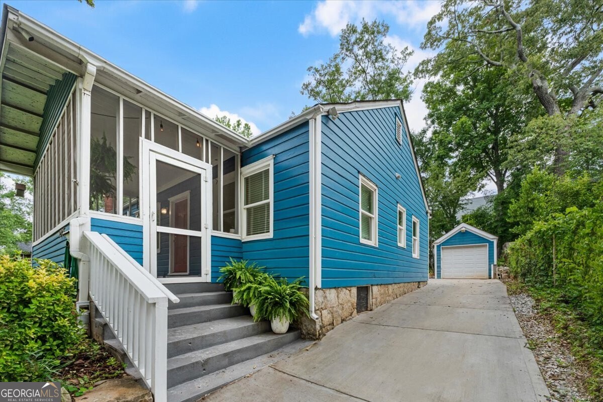 935 Deckner Avenue SW