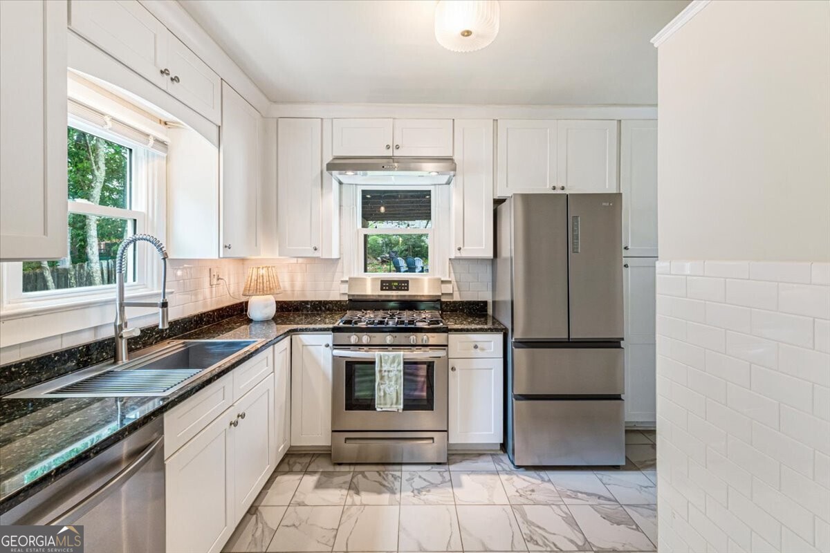 935 Deckner Avenue SW