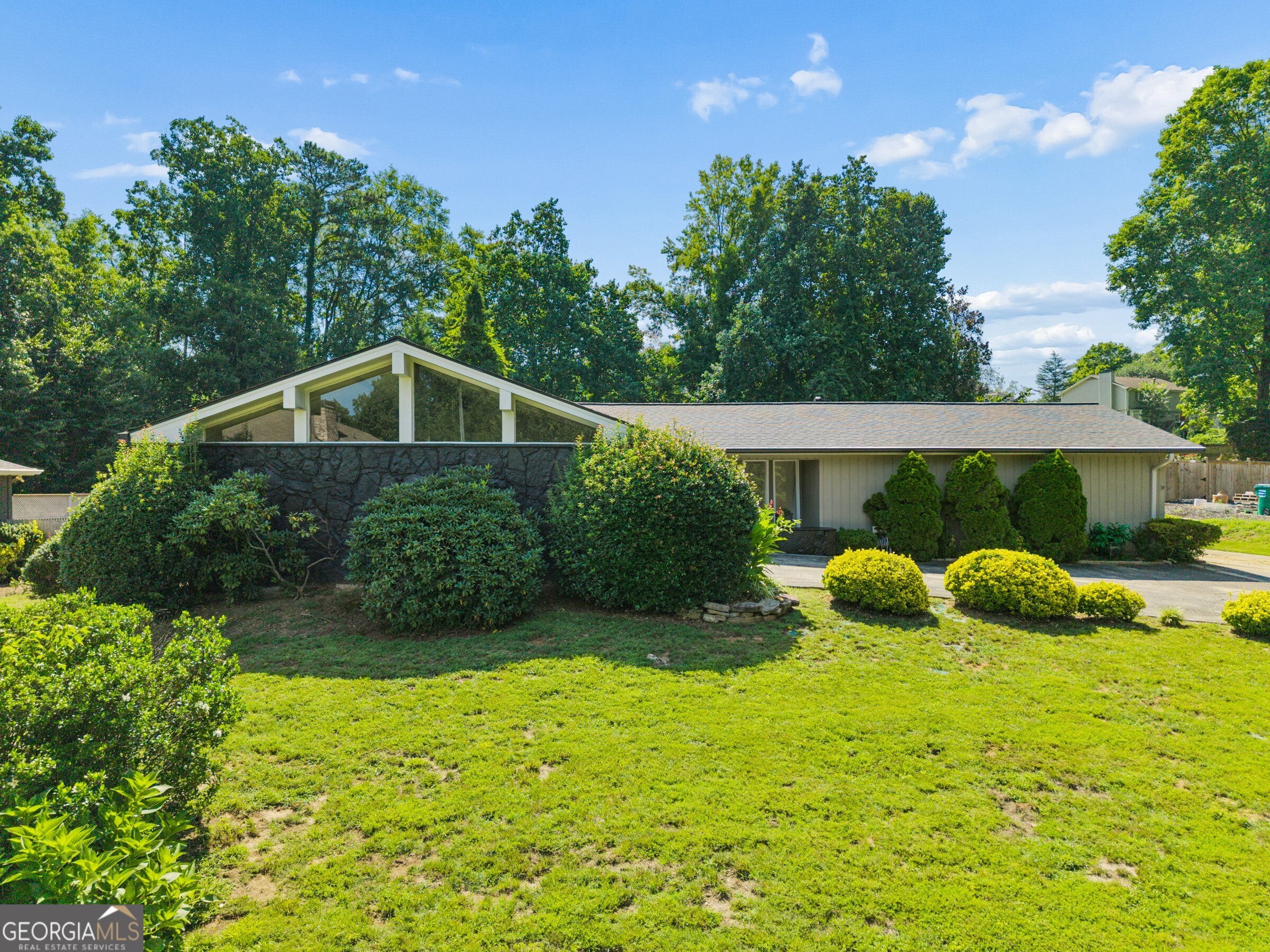 746 Hillwood Drive