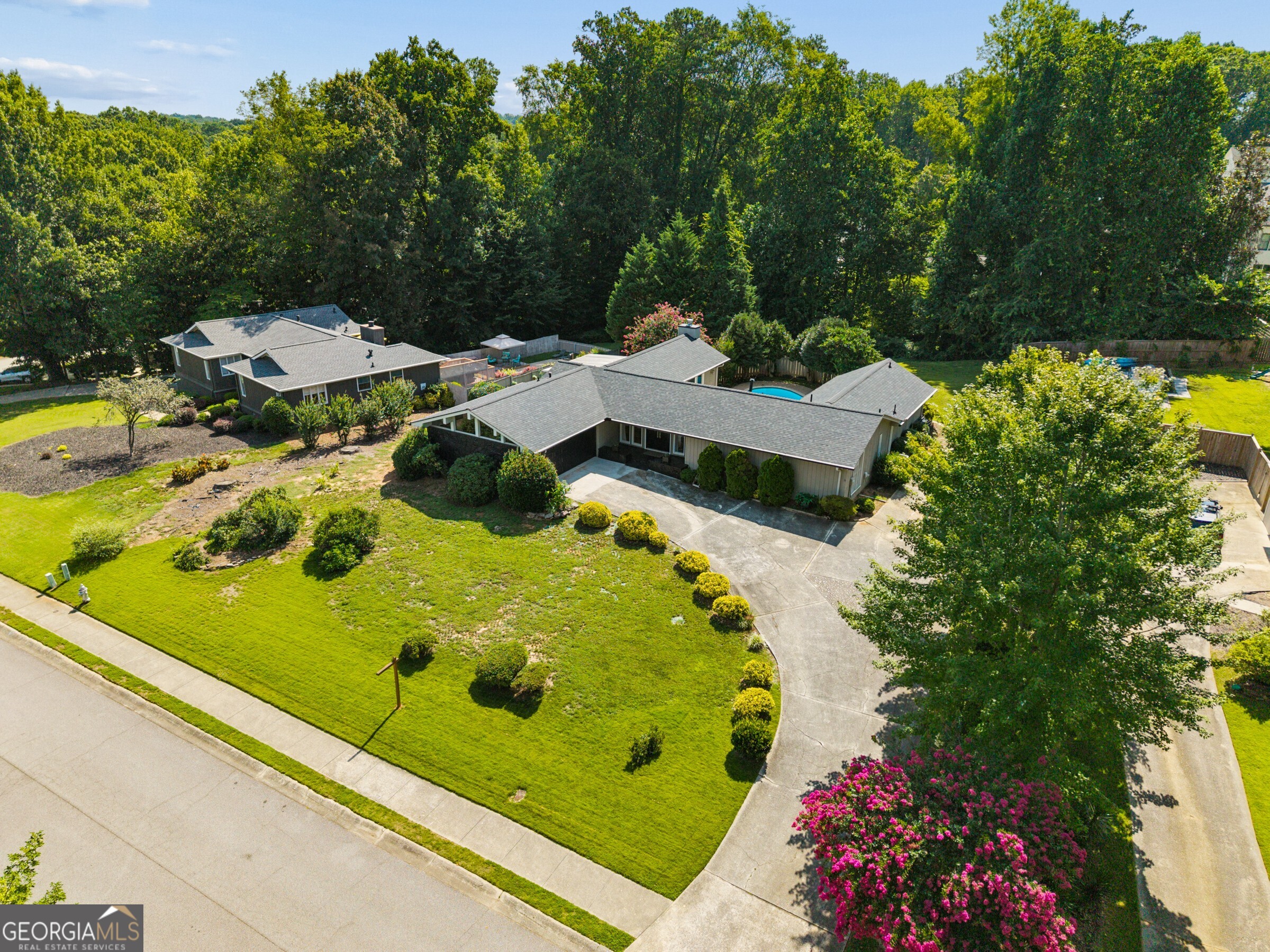 746 Hillwood Drive