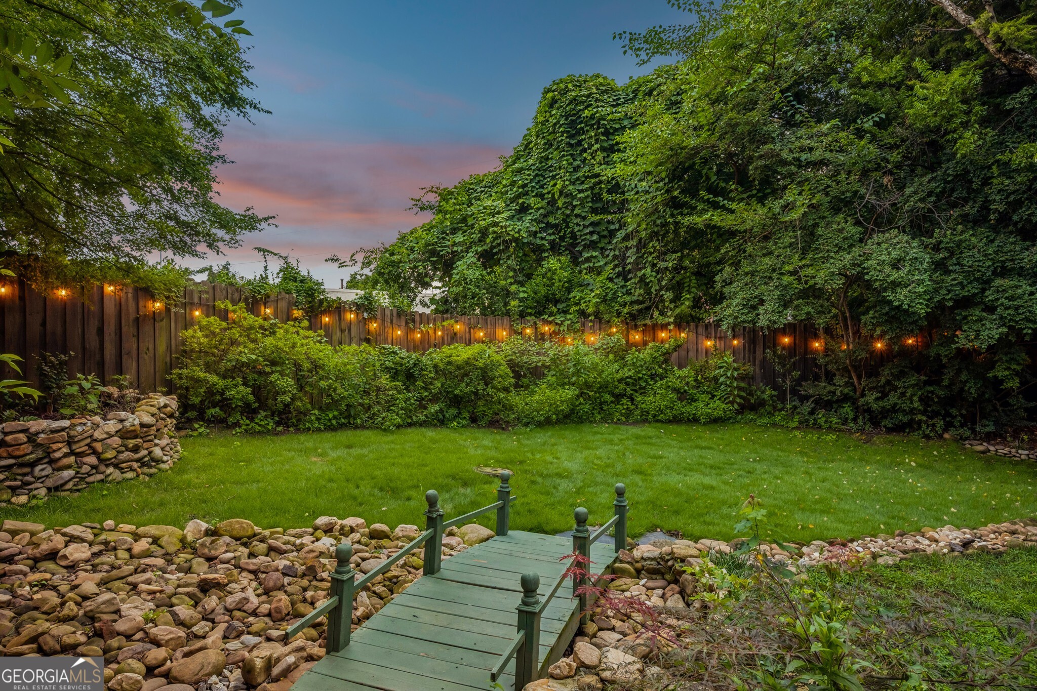 370 Oakland Park SE
